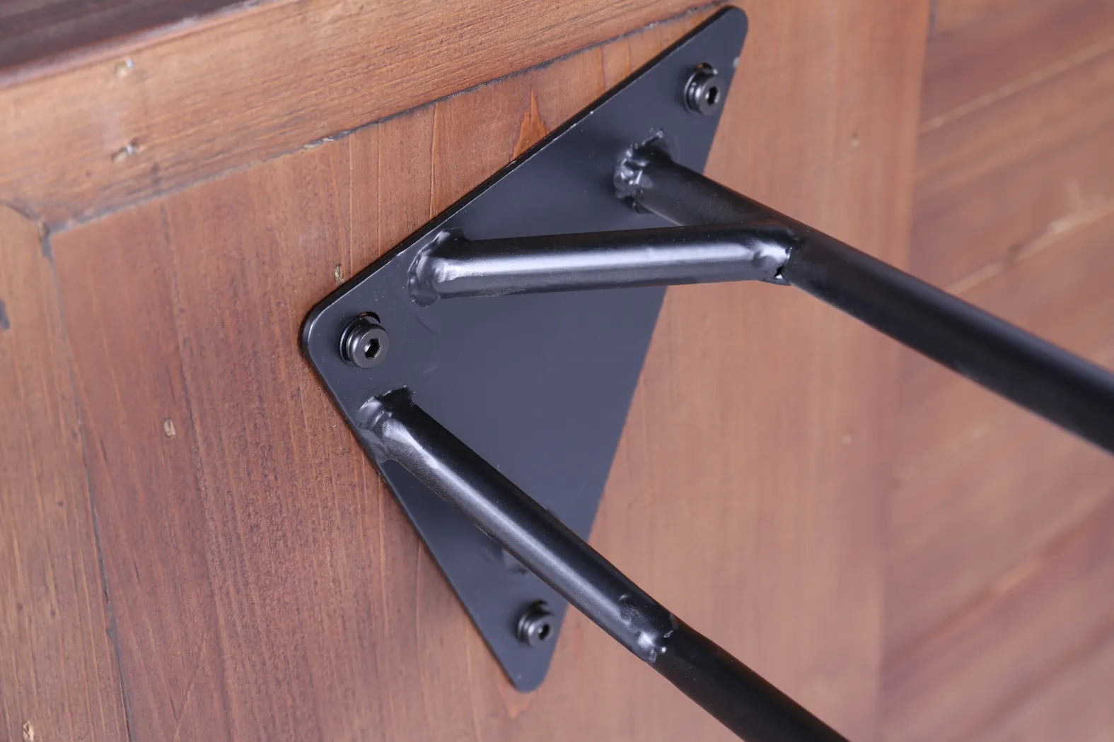 Ennington Brown Dining Table - Thumbnail - Image 5