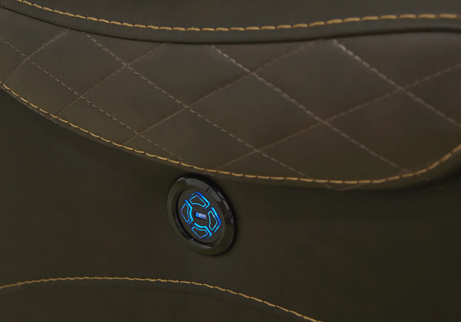 Eric Church Highway To Home Headliner Brown Leather Dual Power Recliner - Thumbnail - Image 4