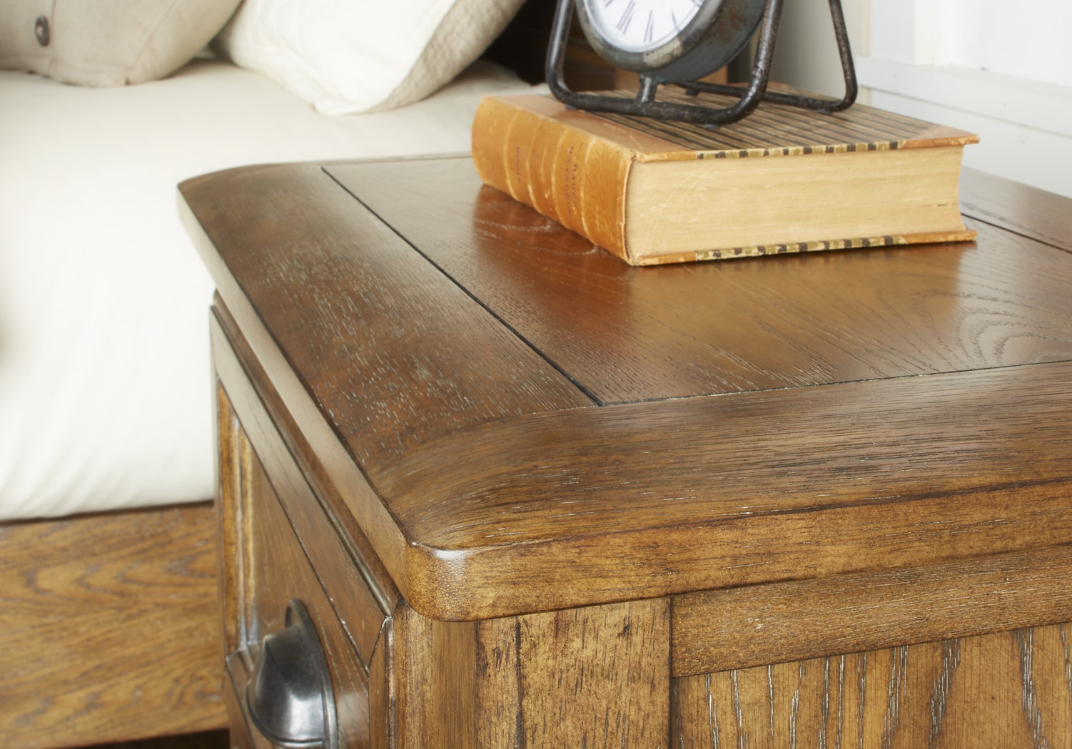 Eric Church Highway To Home Heartland Falls Brown 8 Pc King Panel Bedroom - Thumbnail - Image 7