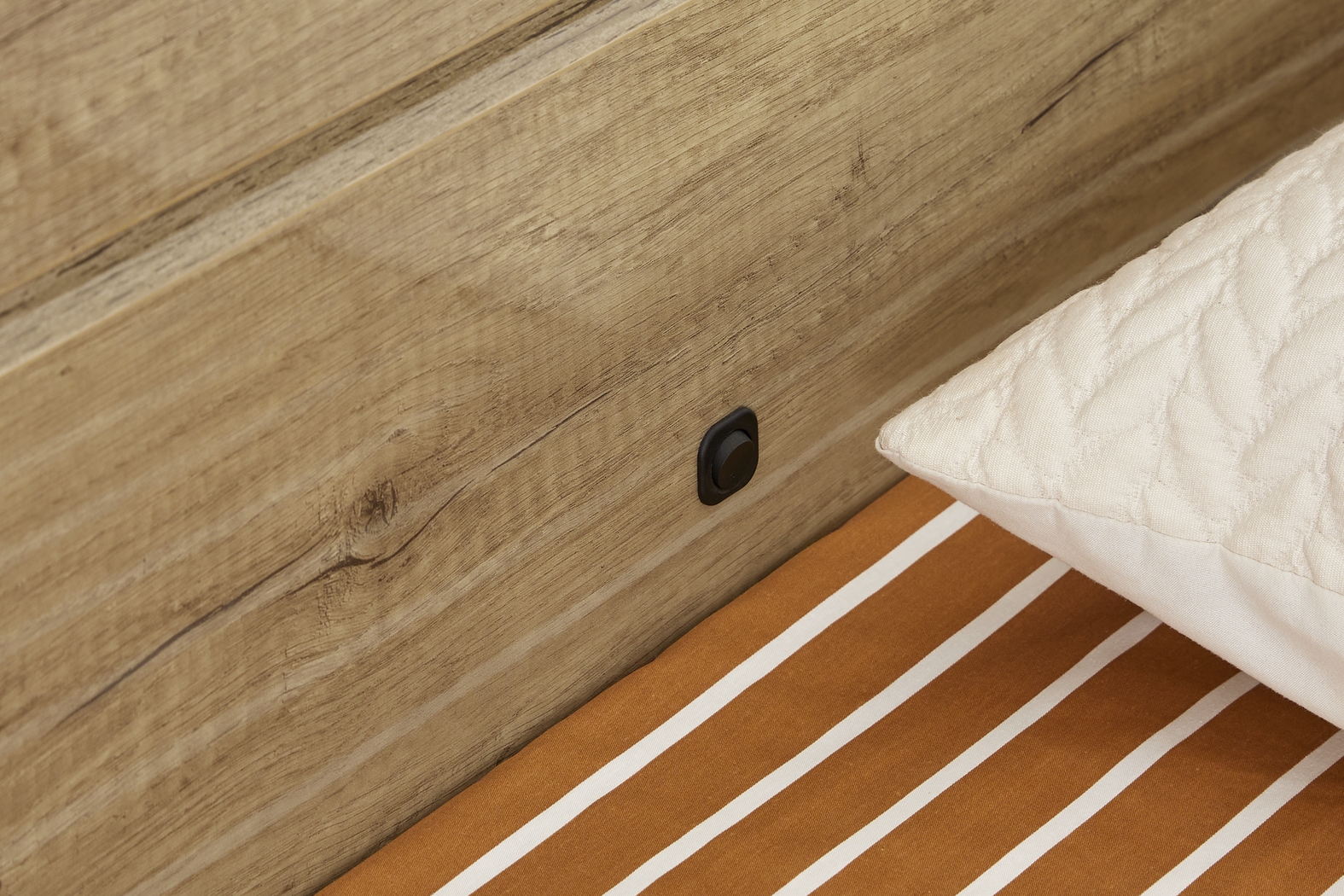 Esmedira Brown 3 Pc King Panel Bed - Thumbnail - Image 3