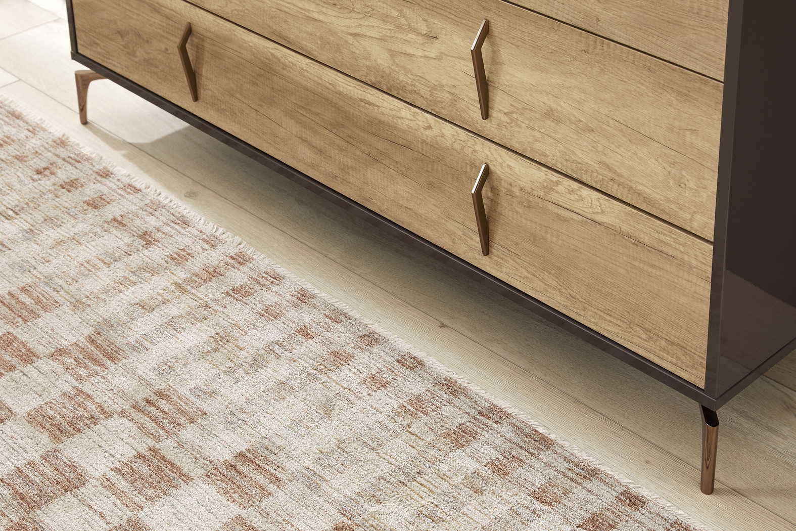 Esmedira Brown 5 Pc Queen Panel Bedroom - Thumbnail - Image 8