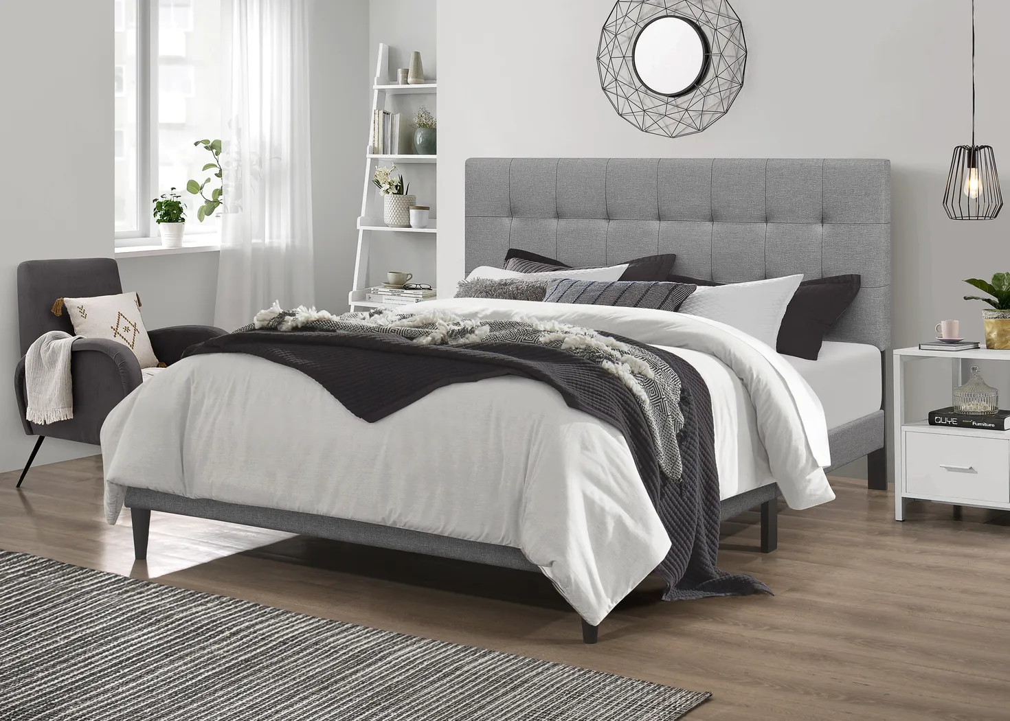 Estaugh Gray Queen Bed - Thumbnail - Image 2