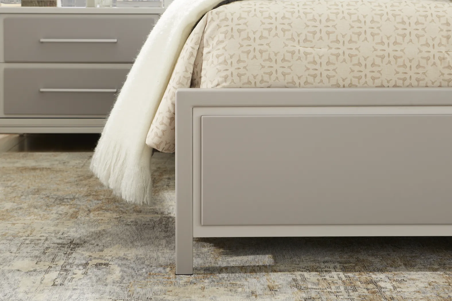 Everdream Gray 7 Pc King Panel Bedroom - Thumbnail - Image 4
