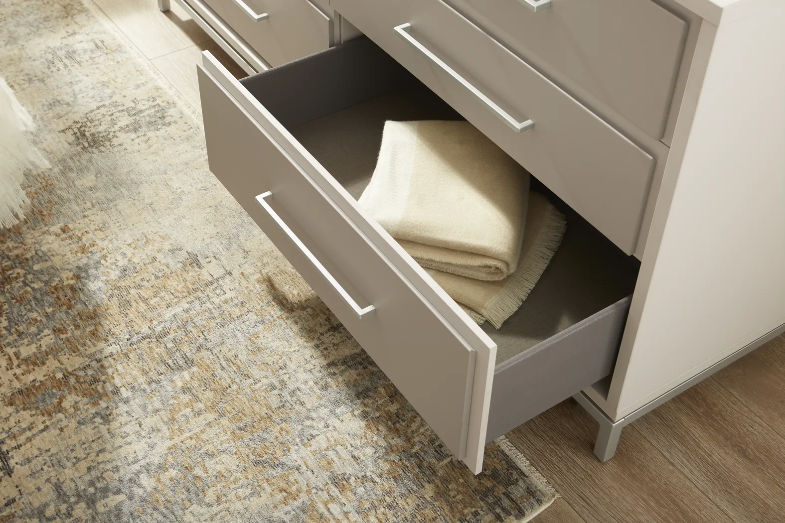 Everdream Gray 5 Pc Queen Panel Bedroom - Thumbnail - Image 7