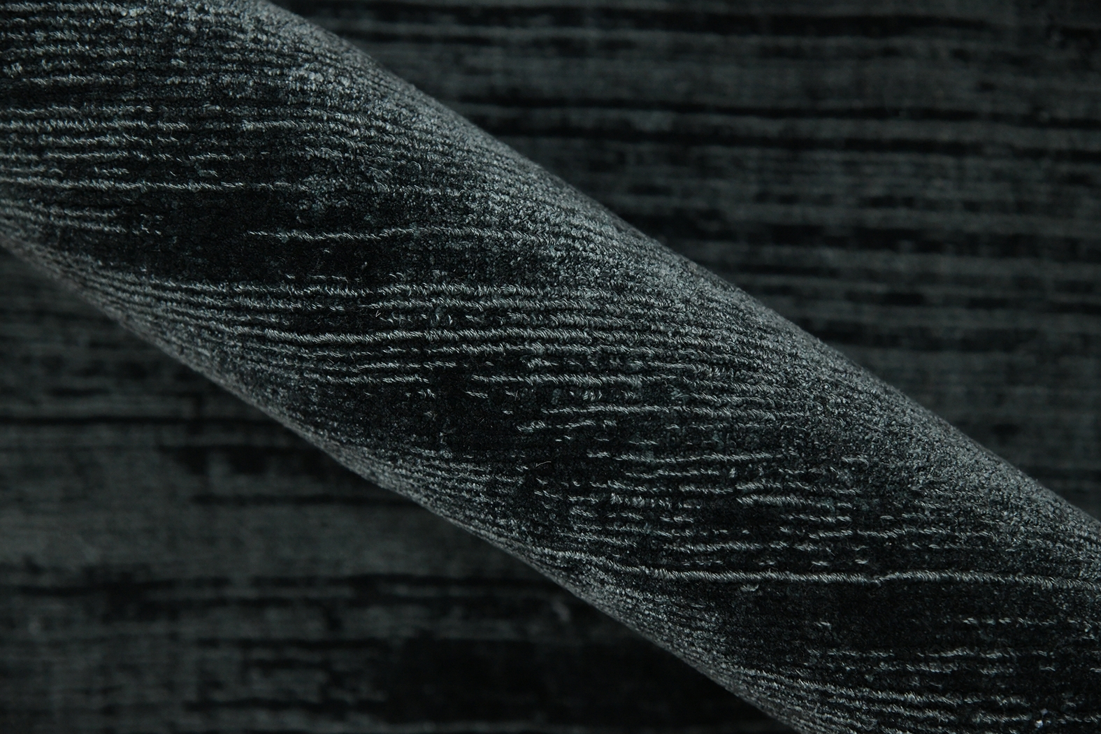 Evita Charcoal 4' X 6' Rug - Thumbnail - Image 3