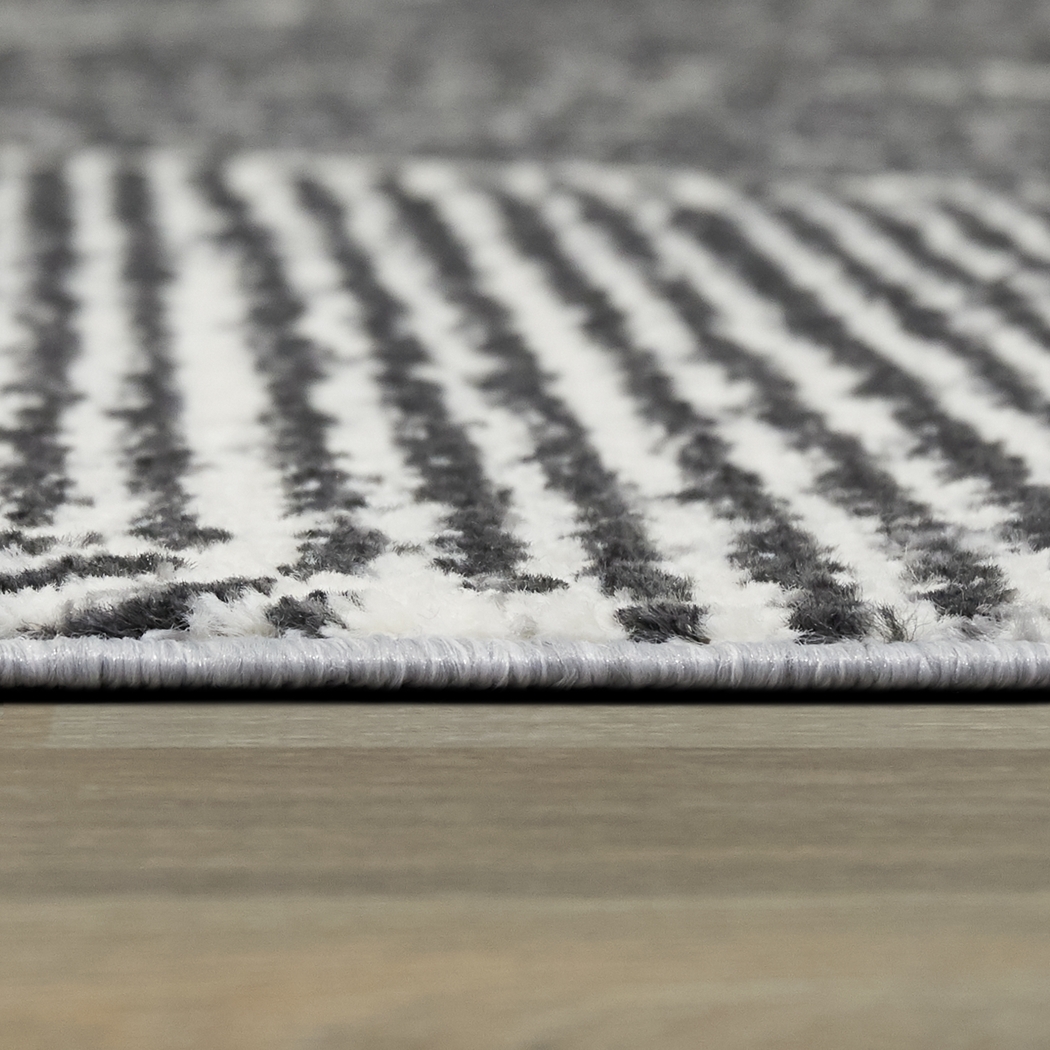 Faippen Gray/White 6' x 9' Rug - Thumbnail - Image 3