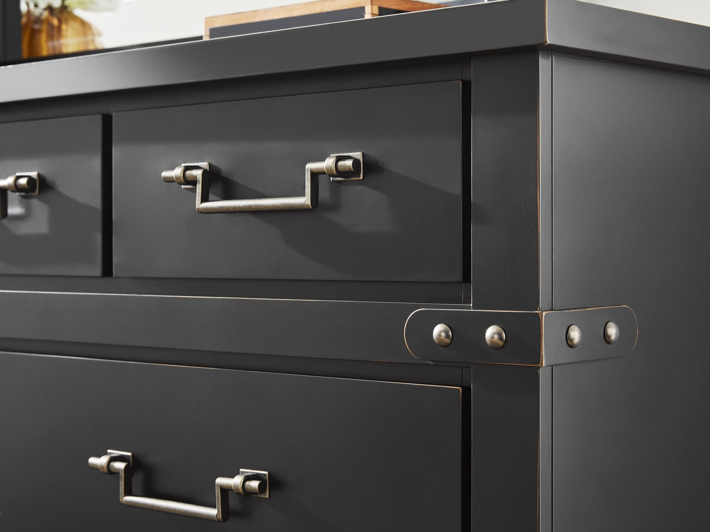 Fairhaven Black 7 Pc King Panel Bedroom - Thumbnail - Image 8