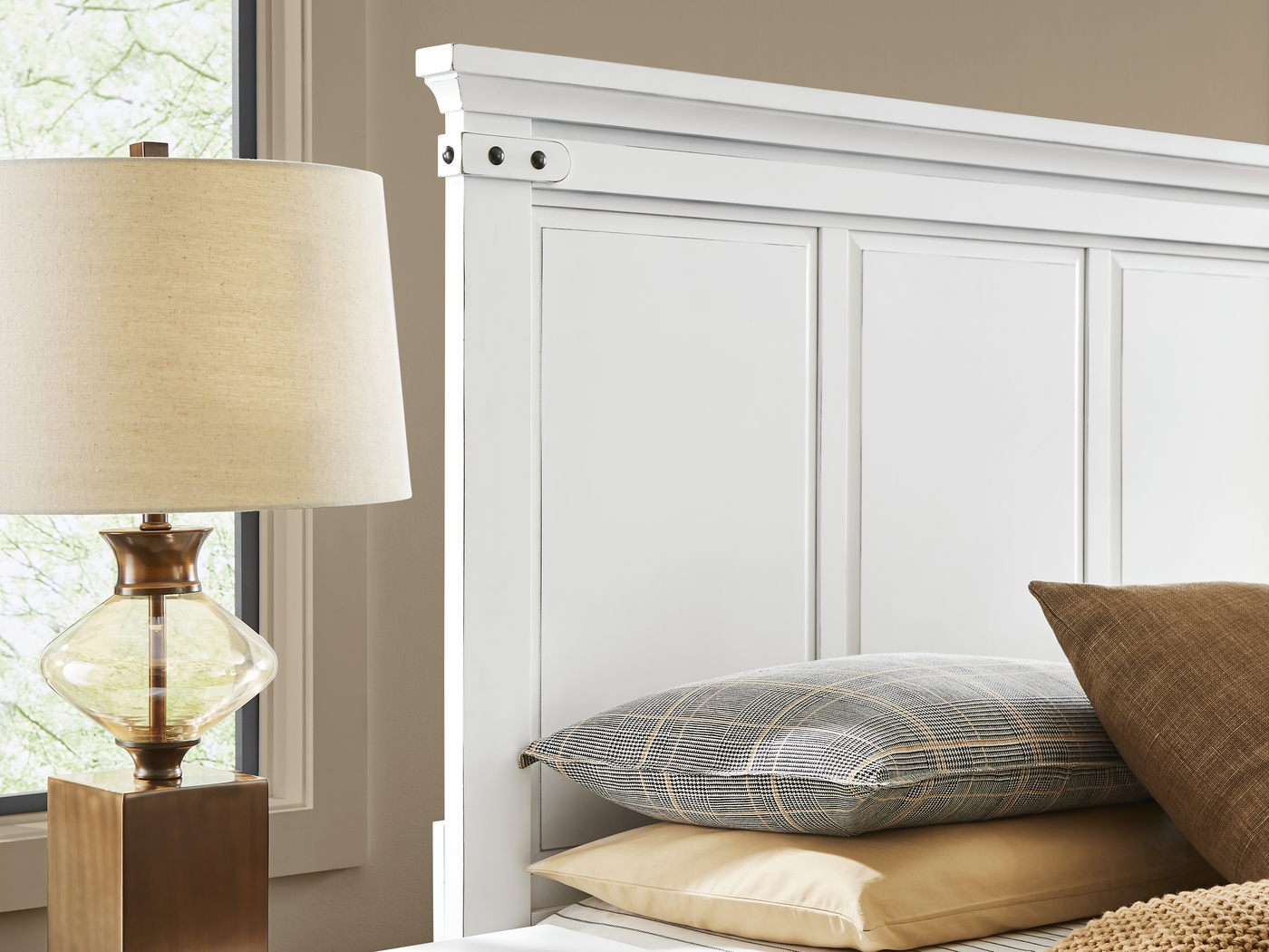 Fairhaven White 7 Pc Queen Panel Bedroom - Thumbnail - Image 3