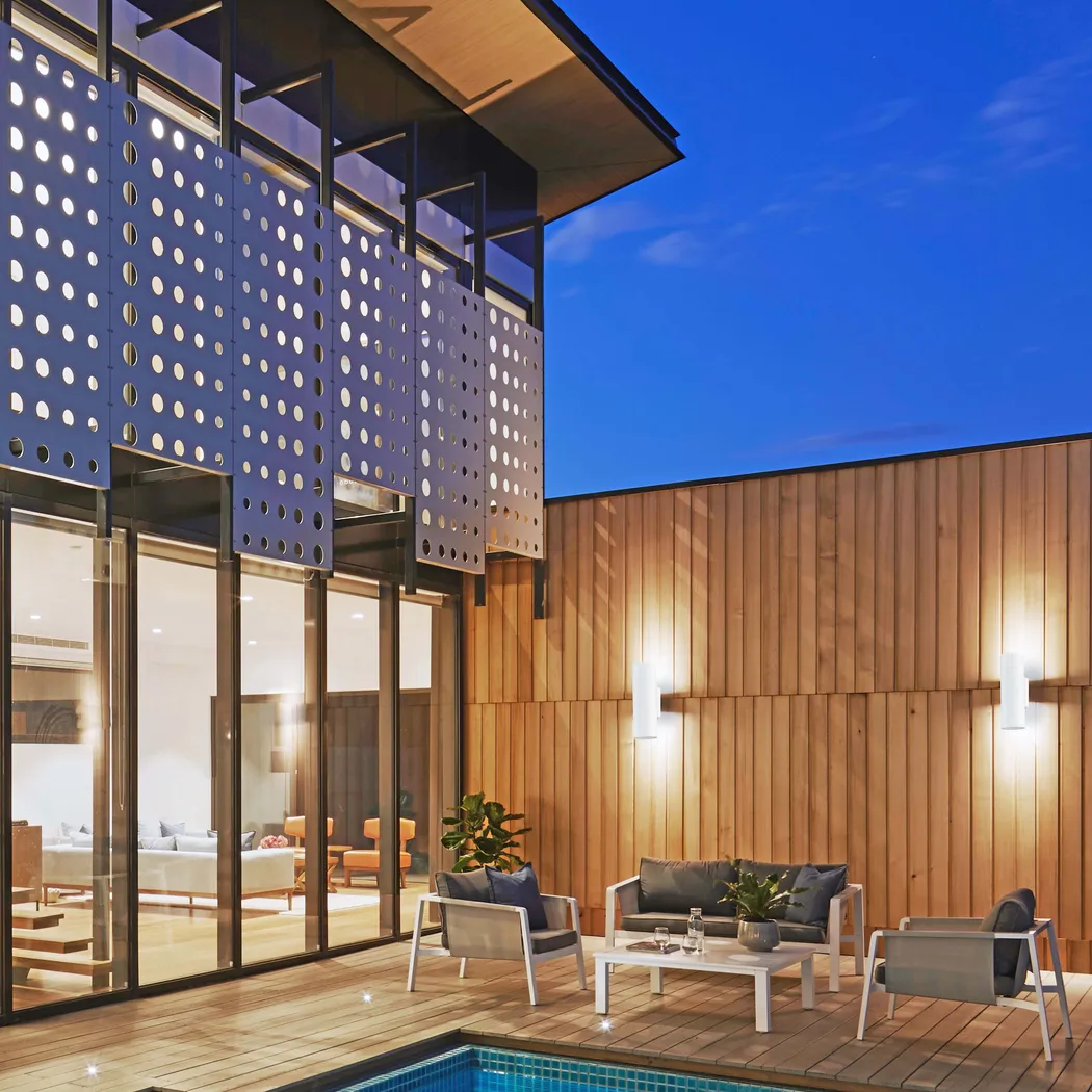 Faraday Summit White Outdoor Sconce - Thumbnail - Image 4