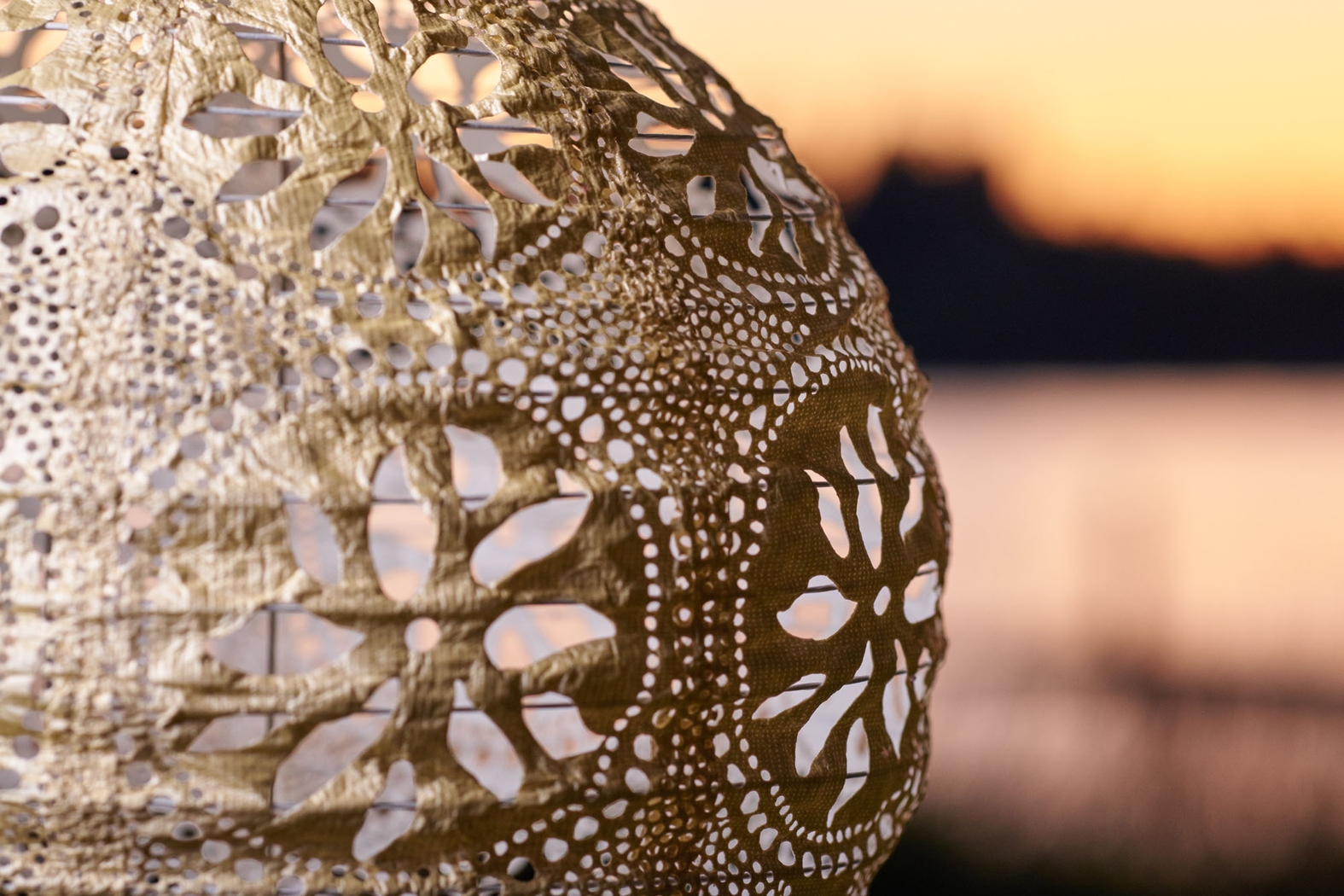 Floral Medallion Pearl Outdoor Solar Lantern - Thumbnail - Image 3