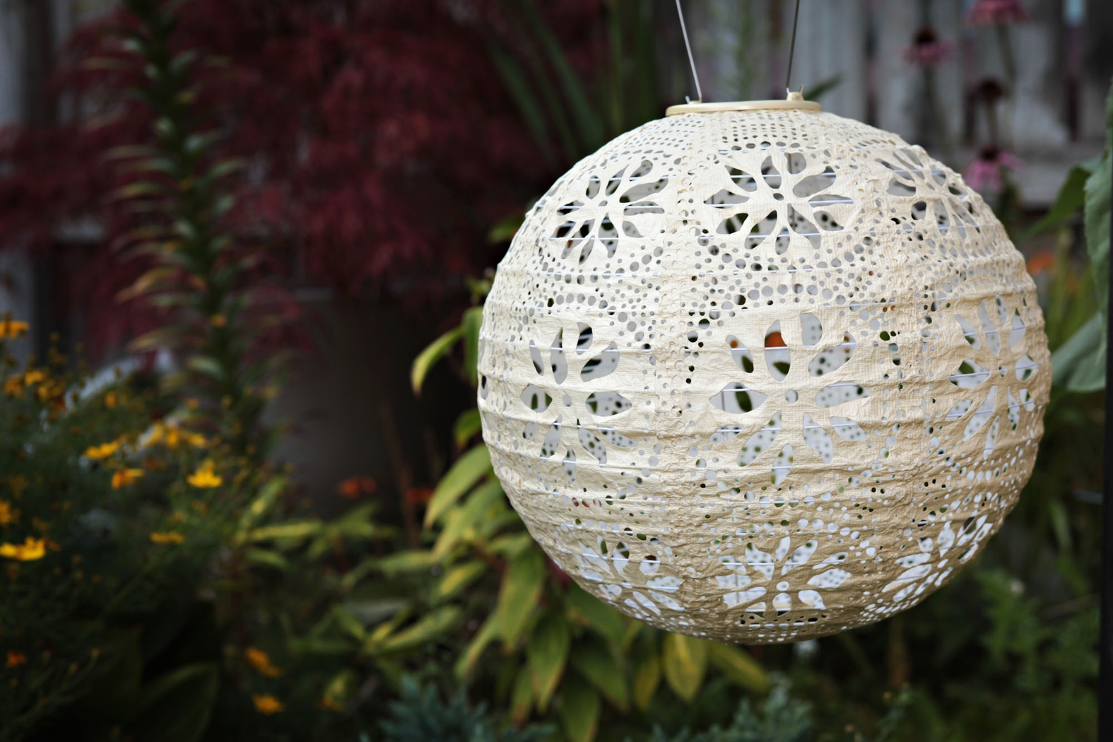 Floral Medallion Pearl Outdoor Solar Lantern - Thumbnail - Image 7