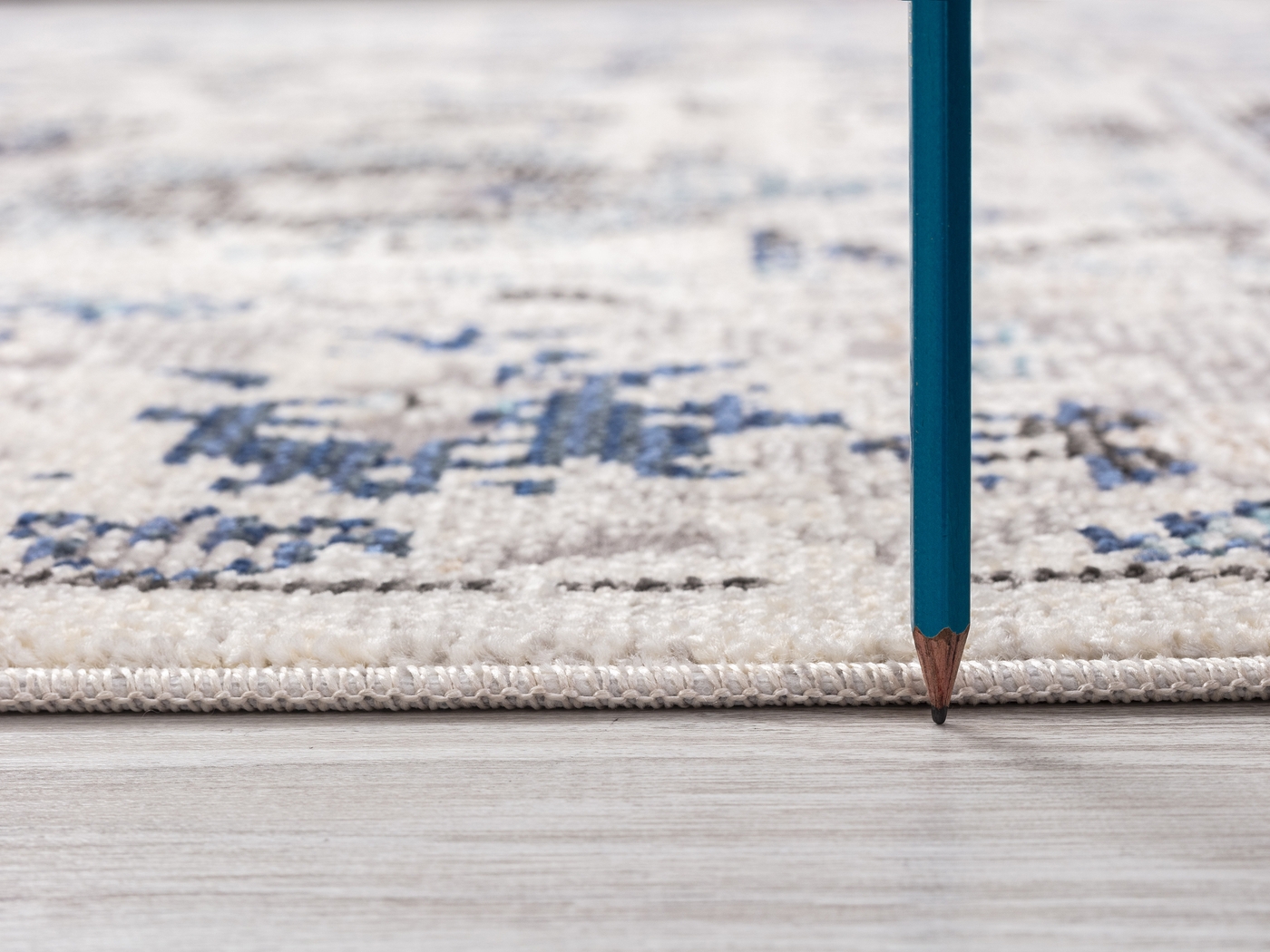 Florrie Silver 5' x 7'4 Rug - Thumbnail - Image 7