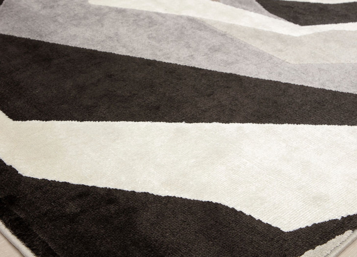 Fodali Black 5' x 7' Rug - Thumbnail - Image 5