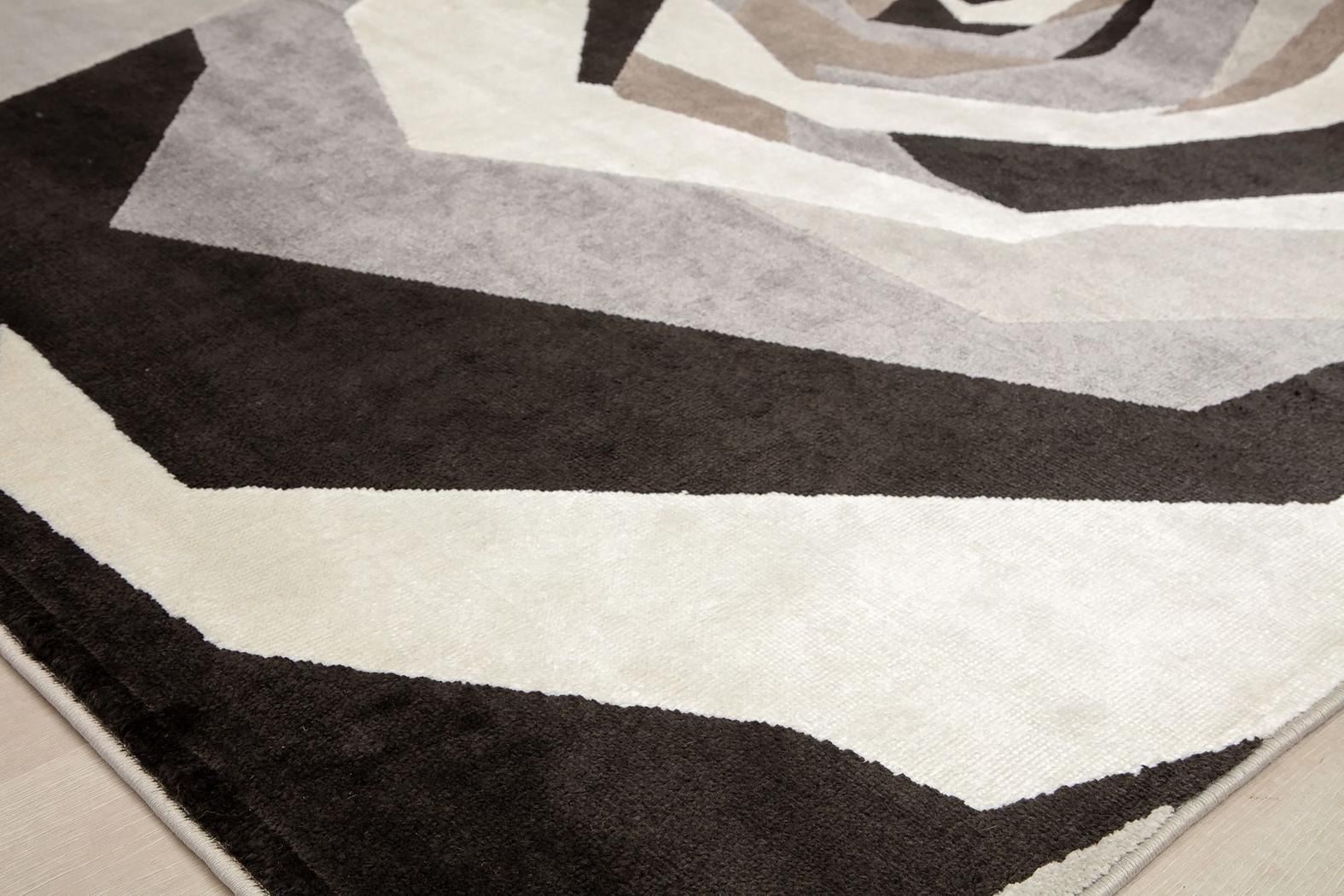 Fodali Black 5' x 7' Rug - Thumbnail - Image 6