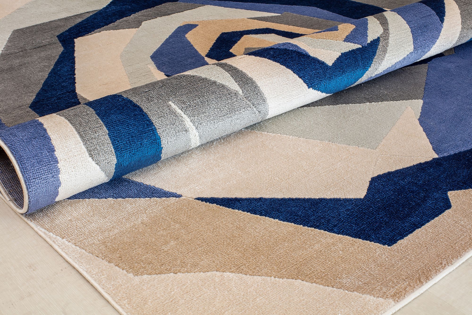 Fodali White/Blue 5' x 7' Rug - Thumbnail - Image 3