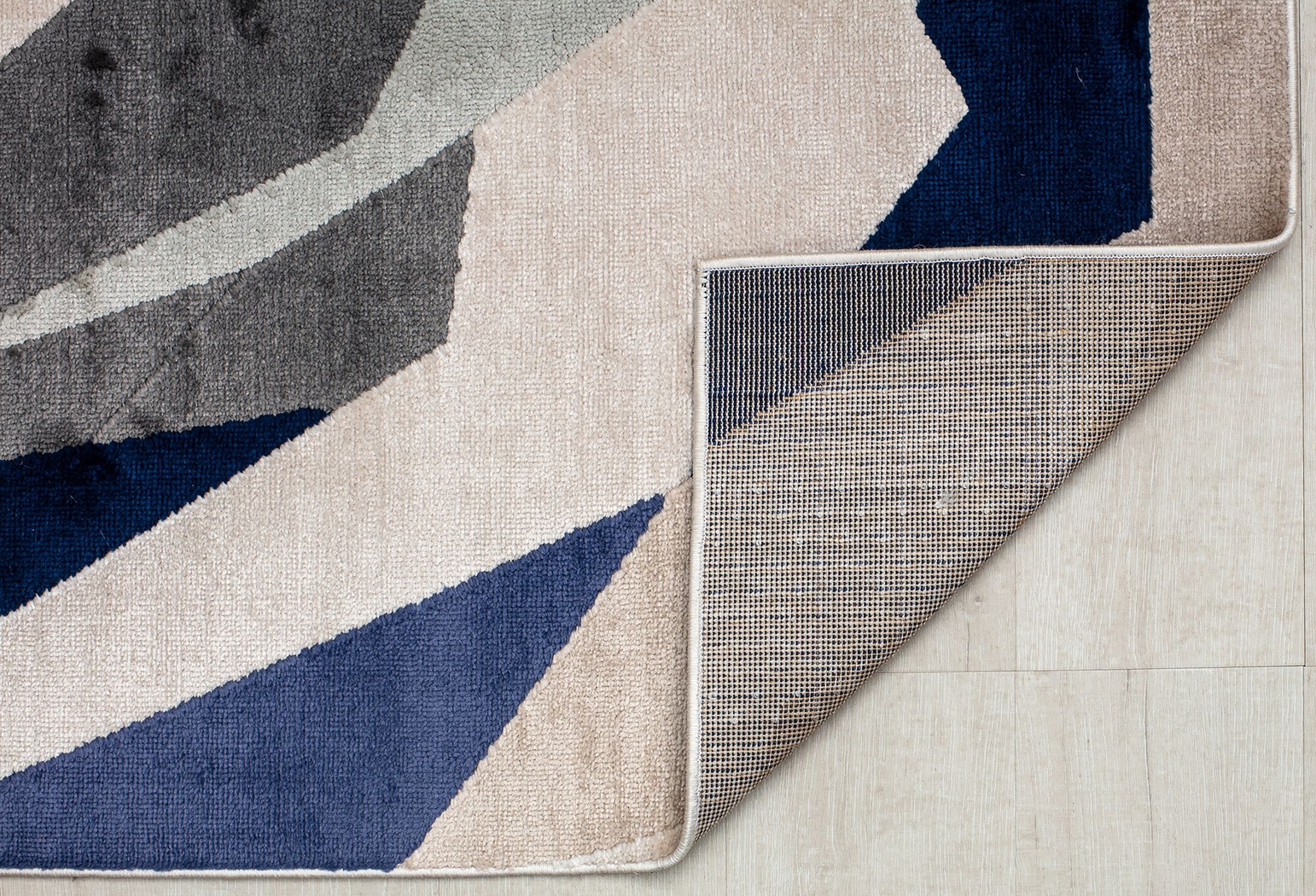 Fodali White/Blue 5' x 7' Rug - Thumbnail - Image 4