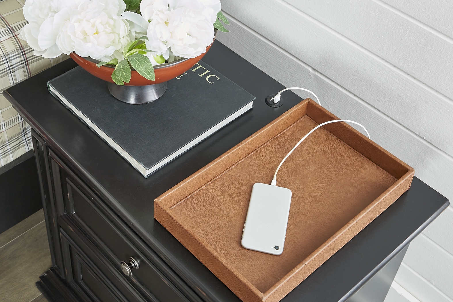 Folkston Bay Black Nightstand - Thumbnail - Image 3