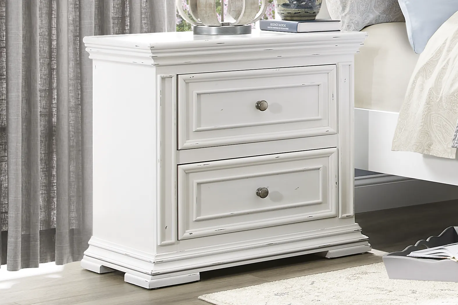 Folkston Bay White 7 Pc Queen Bedroom - Thumbnail - Image 9