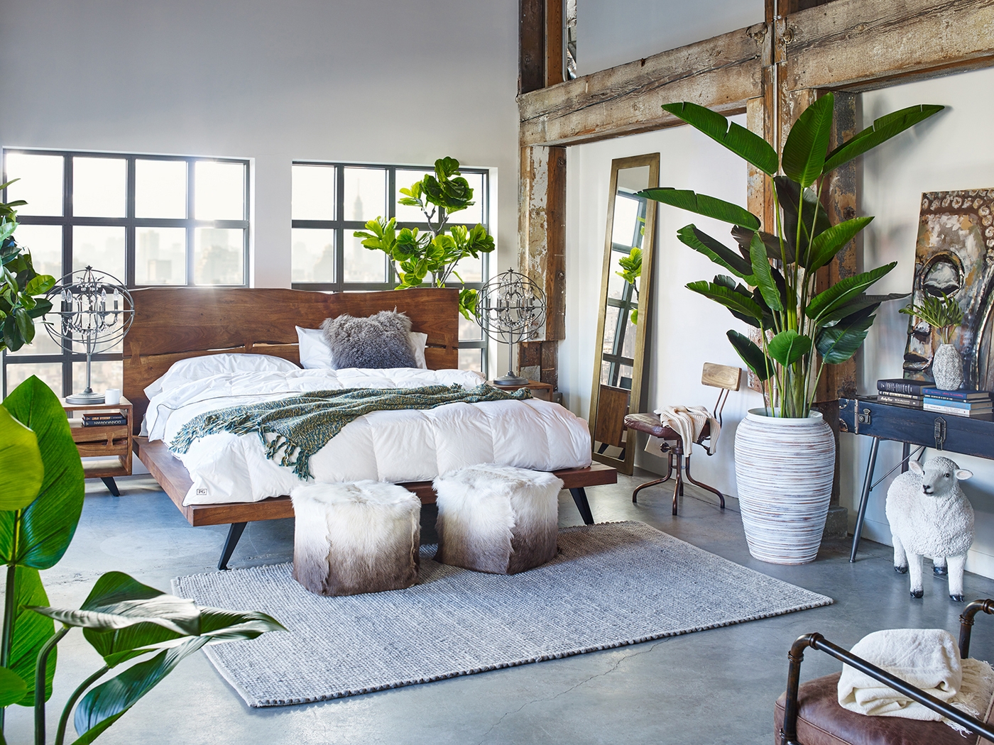 Furry Square Ombre Pouf - Thumbnail - Image 3