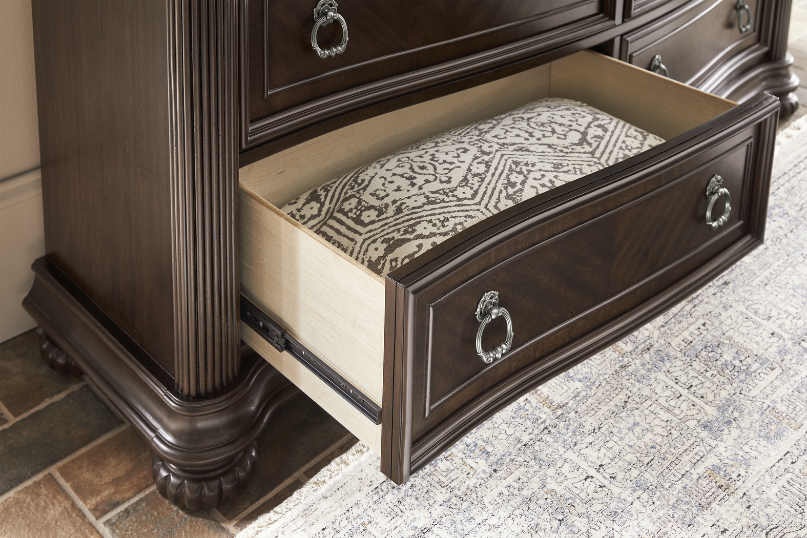 Gallagher Avenue Brown 5 Pc Queen Panel Bedroom - Thumbnail - Image 9