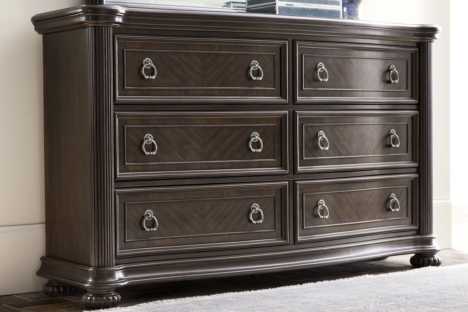 Gallagher Avenue Brown Dresser - Thumbnail - Image 3