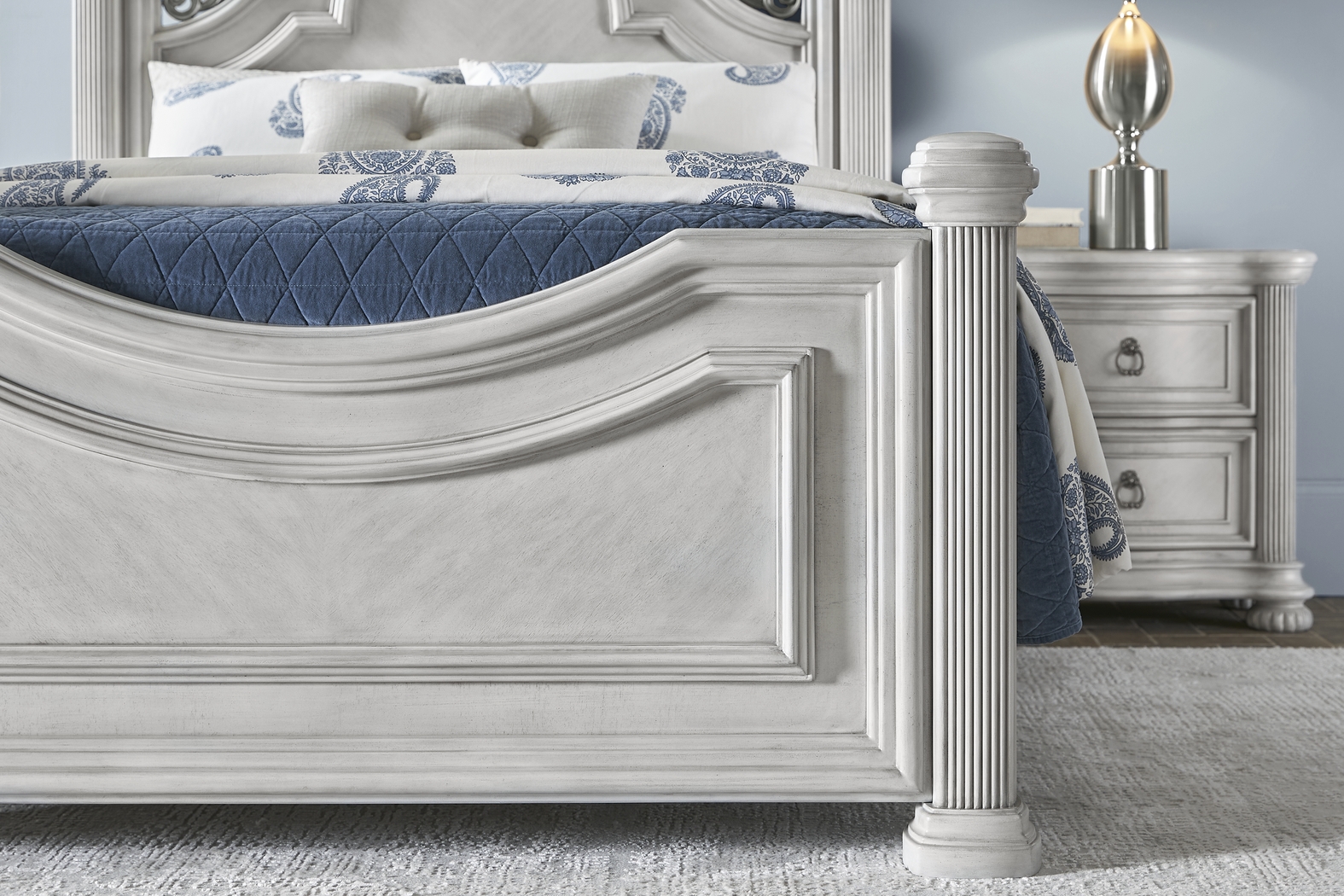 Gallagher Avenue White 5 Pc King Panel Bedroom - Thumbnail - Image 4