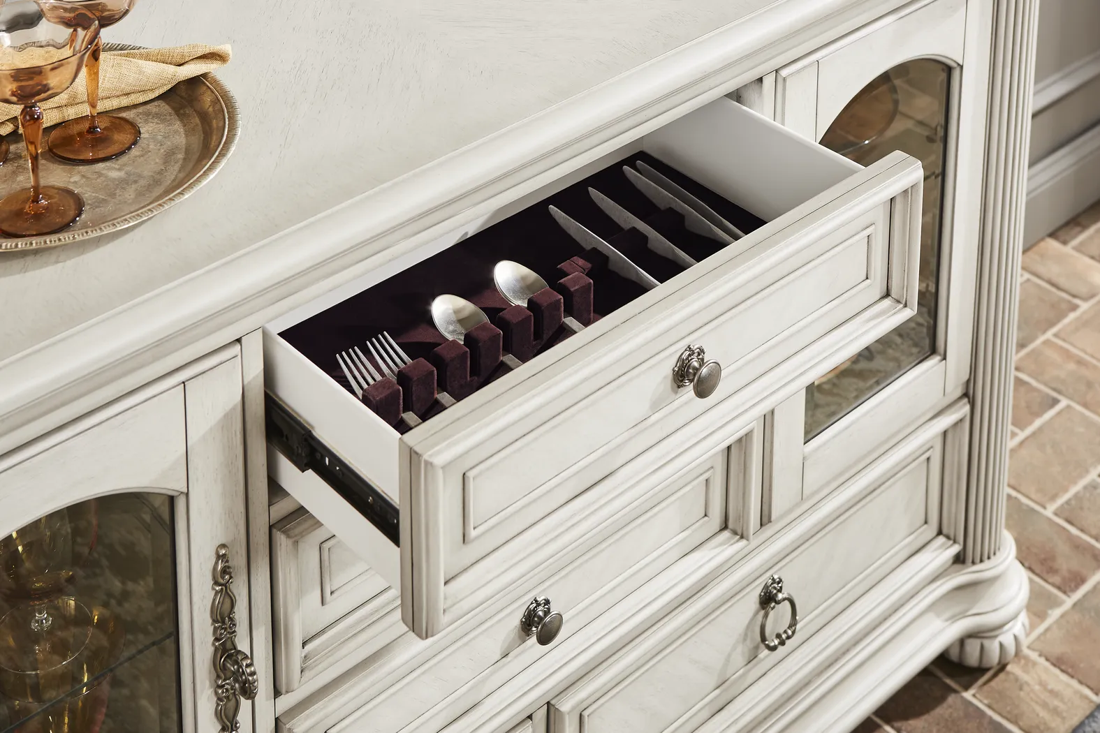Gallagher Avenue White Server - Image 9