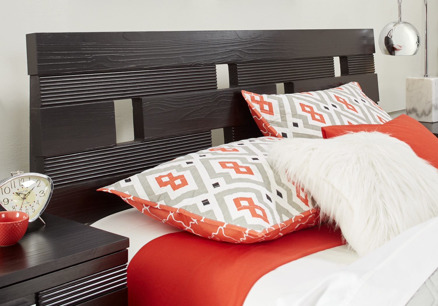 Gardenia Black 8 Pc King Platform Bedroom - Thumbnail - Image 4