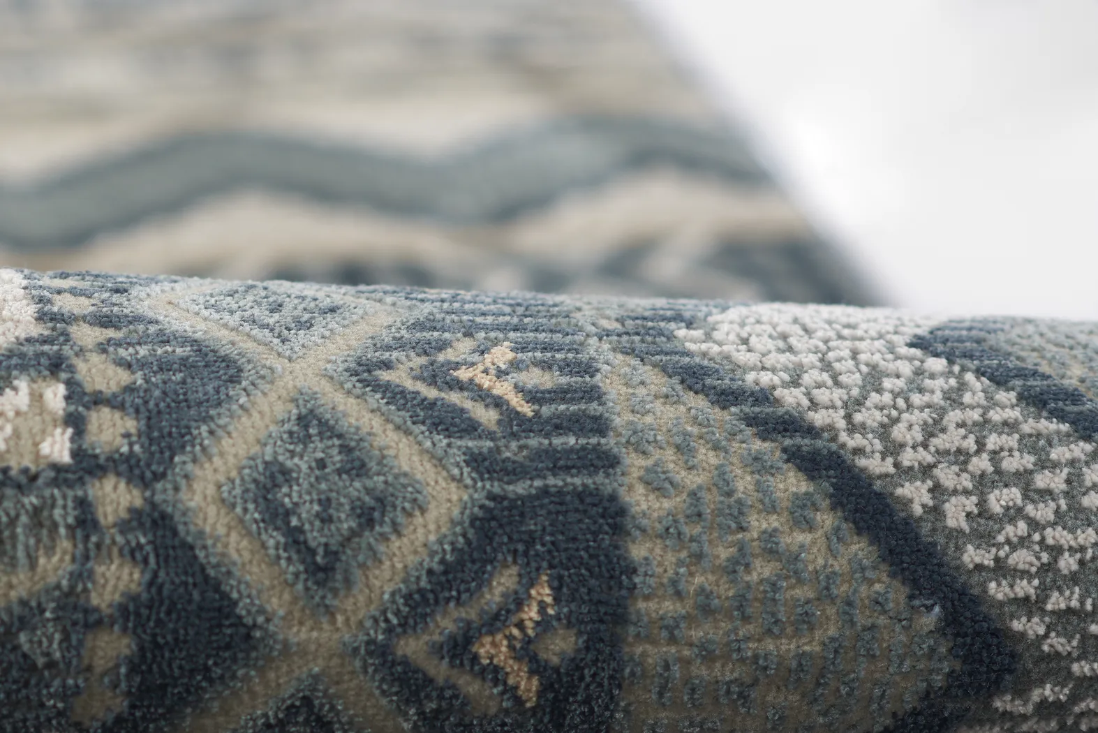 Garreth Navy 5'1 x 7'7 Rug - Thumbnail - Image 4