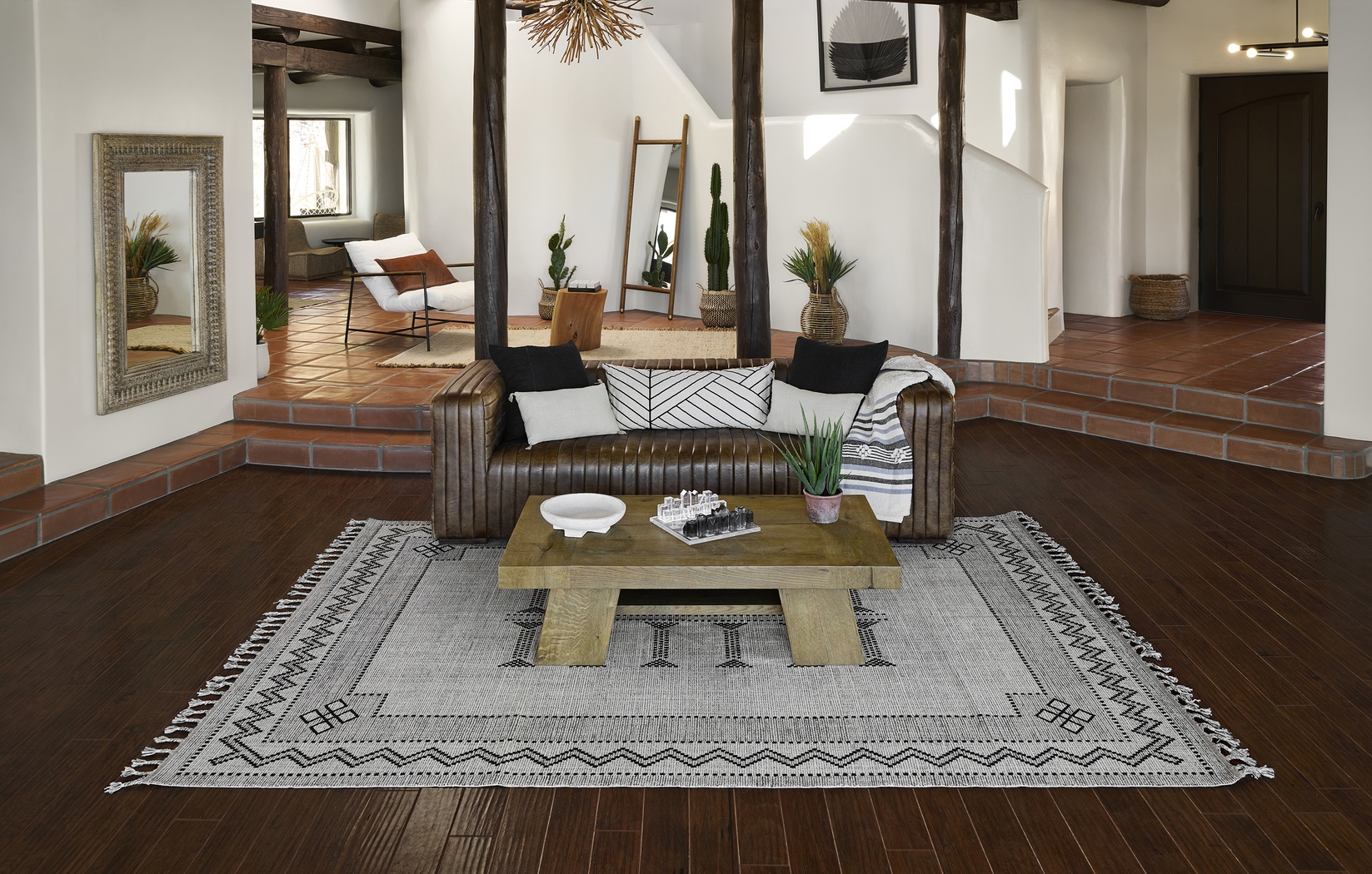 Genny Black 5'3 x 7'6 Rug - Thumbnail - Image 2