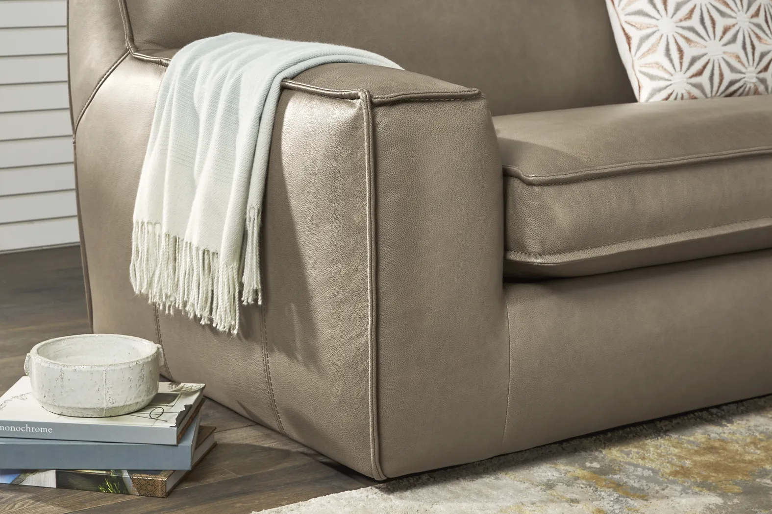 Geraldo Mineral Leather Loveseat - Thumbnail - Image 4