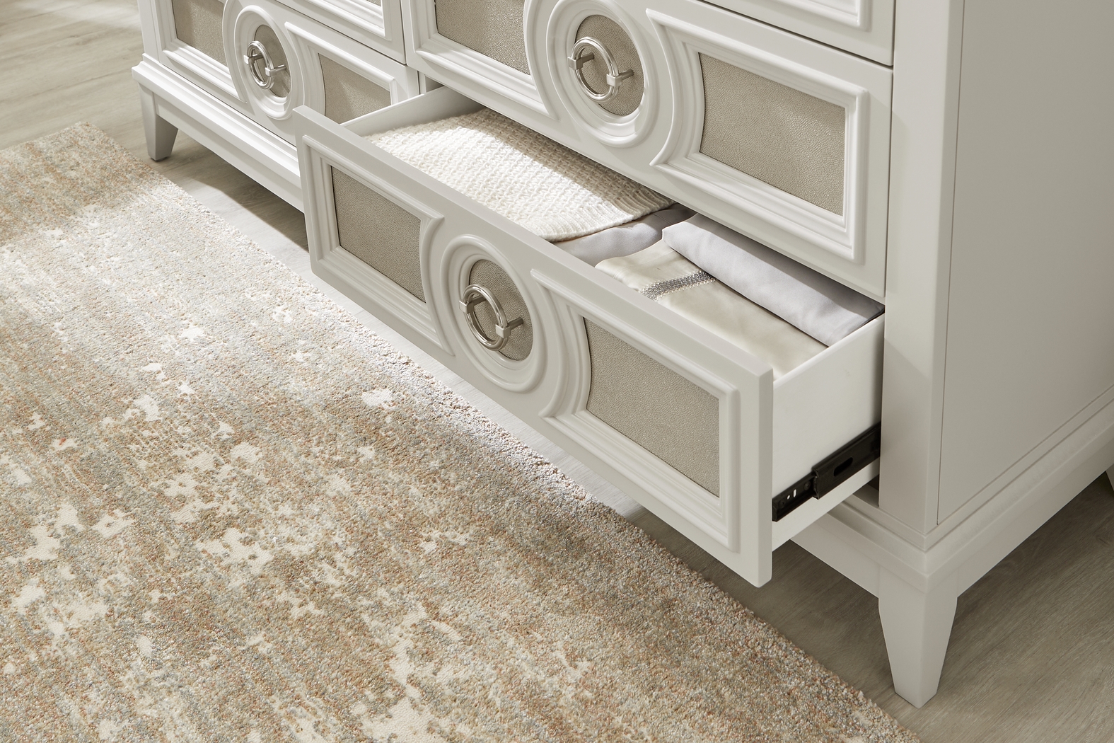 Gianna Lane Ivory 5 Pc Queen Panel Bedroom - Thumbnail - Image 8