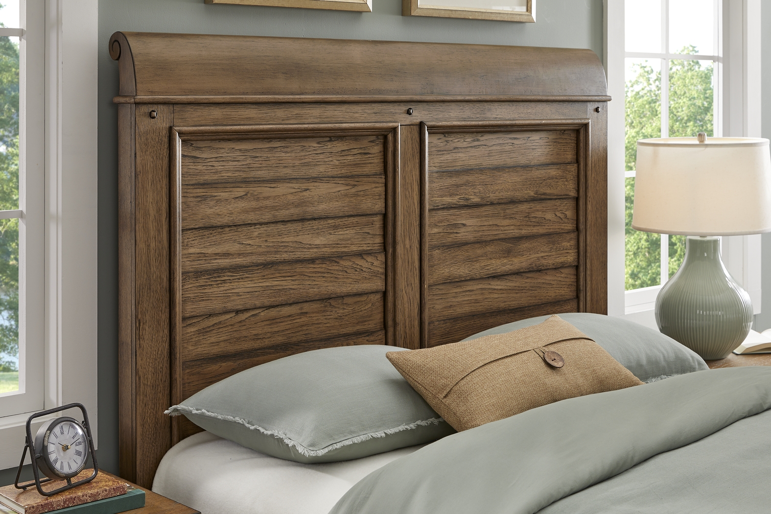 Gillon Ferry Brown 5 Pc Queen Panel Bedroom - Thumbnail - Image 3