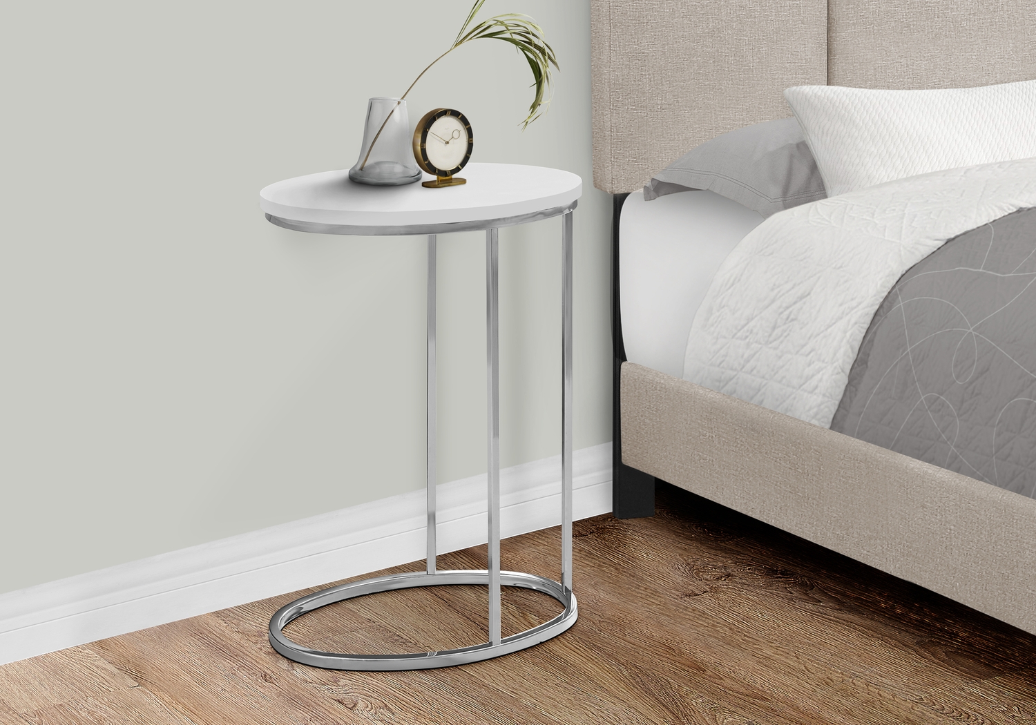 Gladeside White Accent Table - Thumbnail - Image 3