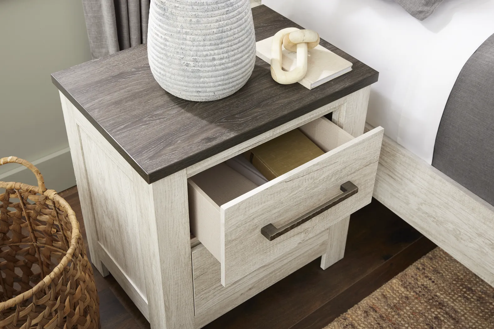 Glen Oaks White Nightstand - Thumbnail - Image 4