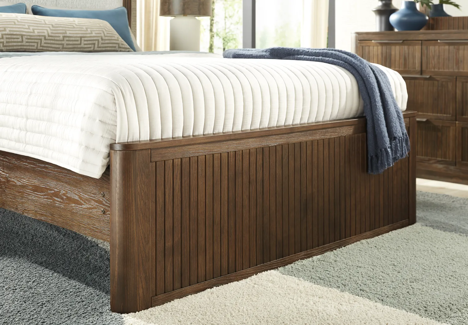 Glenfair Tobacco 5 Pc King Upholstered Bedroom - Thumbnail - Image 3