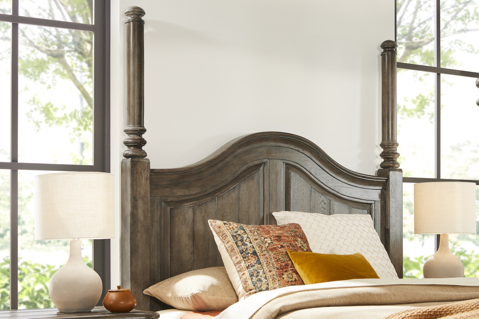 Glenira Lane Brown 7 Pc Queen Poster Bedroom - Thumbnail - Image 3