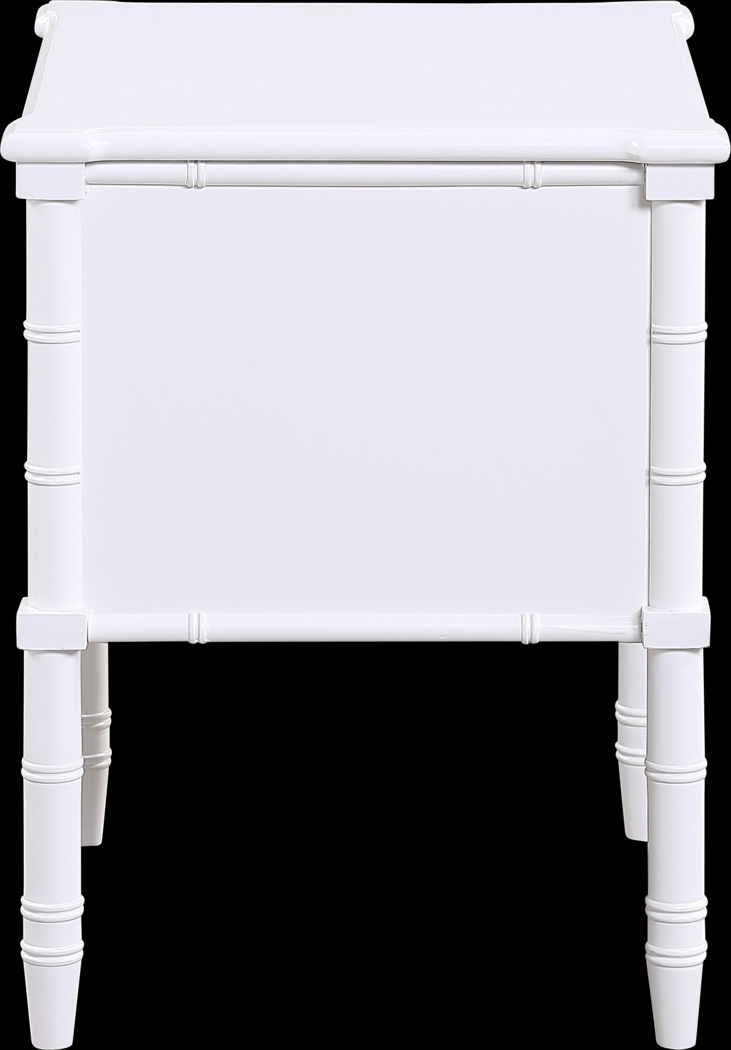 Glennford White End Table - Thumbnail - Image 3