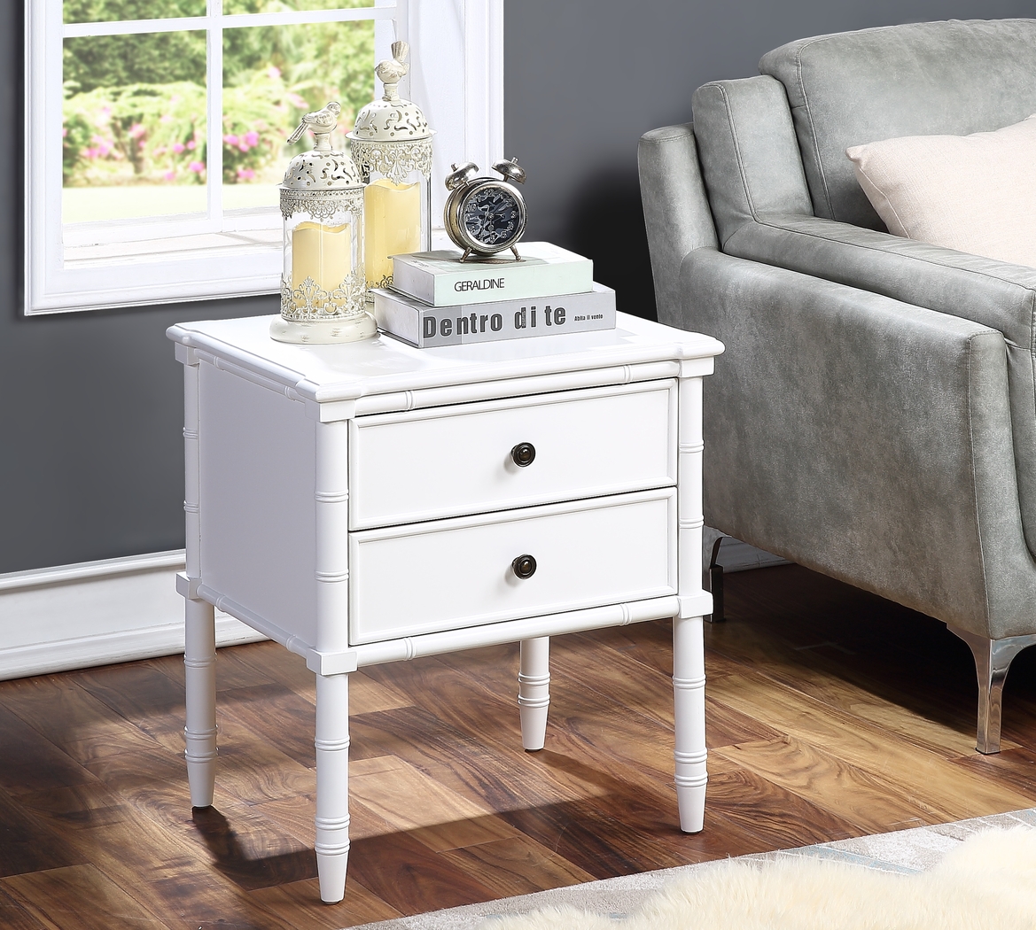 Glennford White End Table - Thumbnail - Image 9
