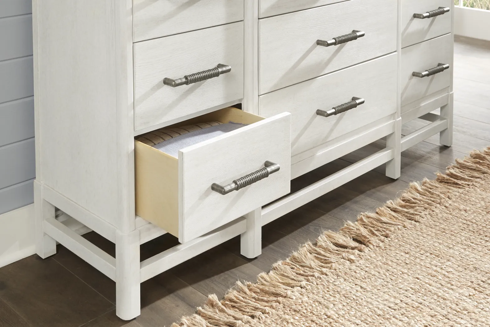 Golden Isles White 5 Pc Queen Panel Bedroom - Thumbnail - Image 8