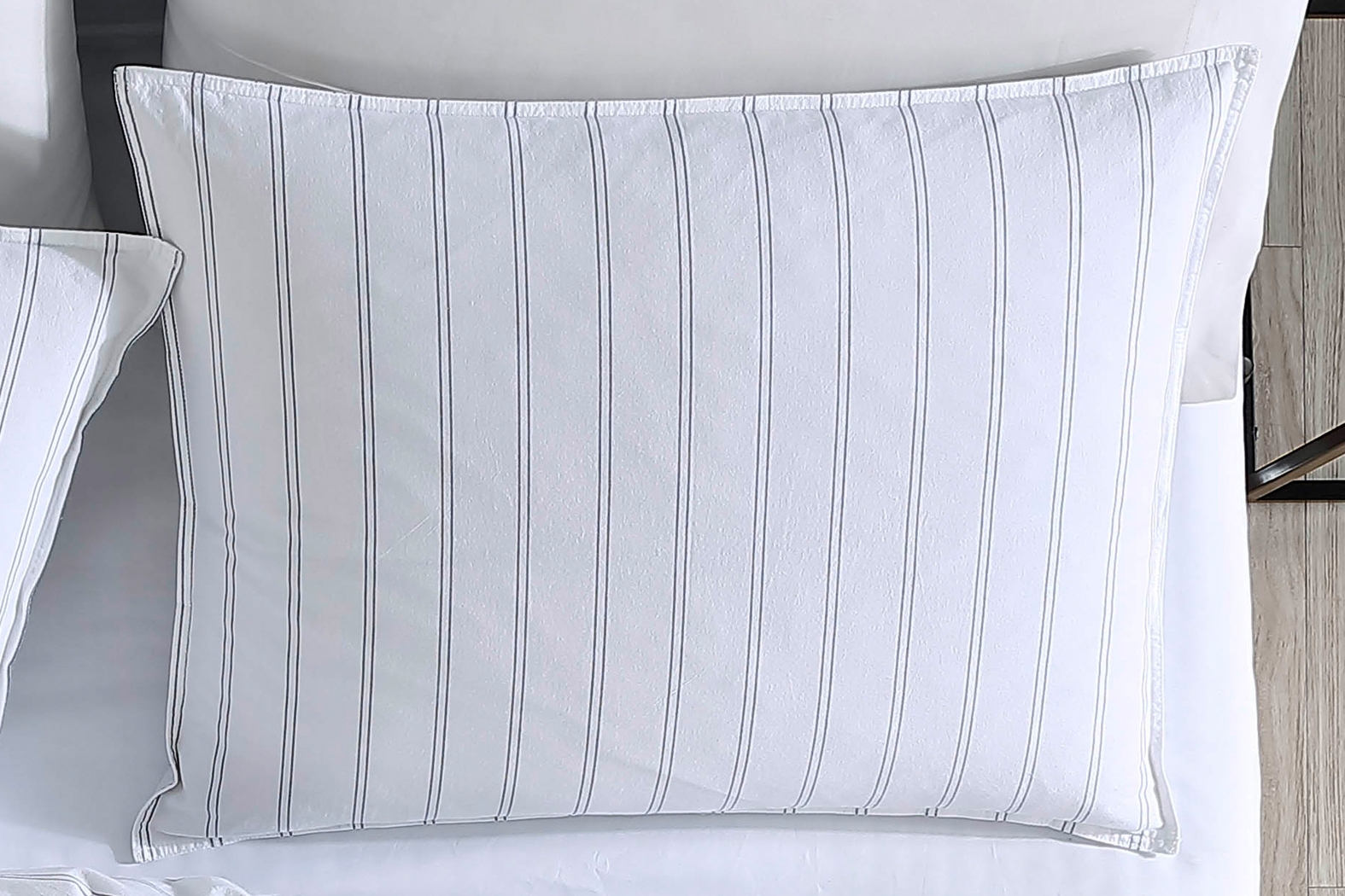 Griffian White 3 Pc Queen Comforter Set - Thumbnail - Image 3