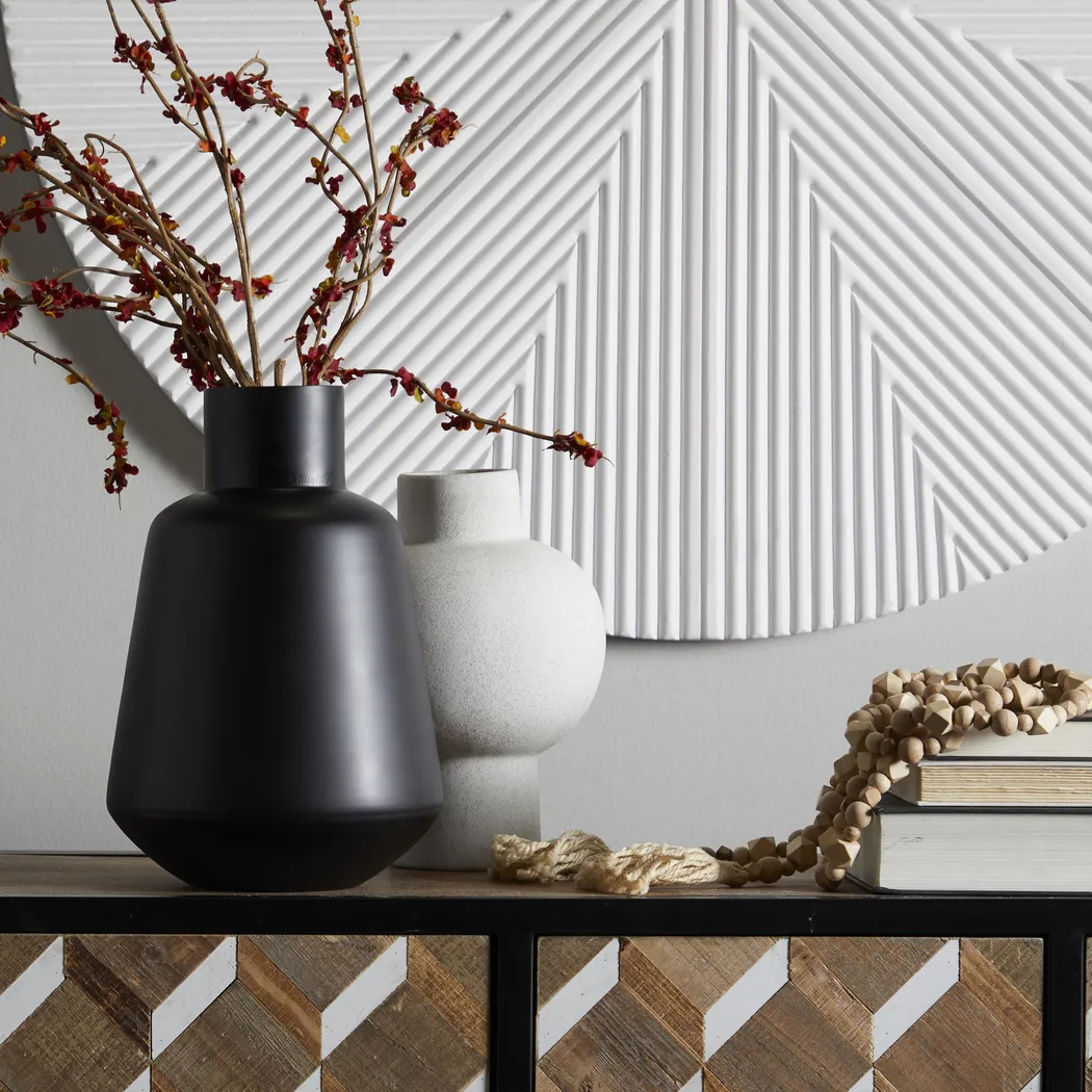 Gucam Black Vase - Thumbnail - Image 2