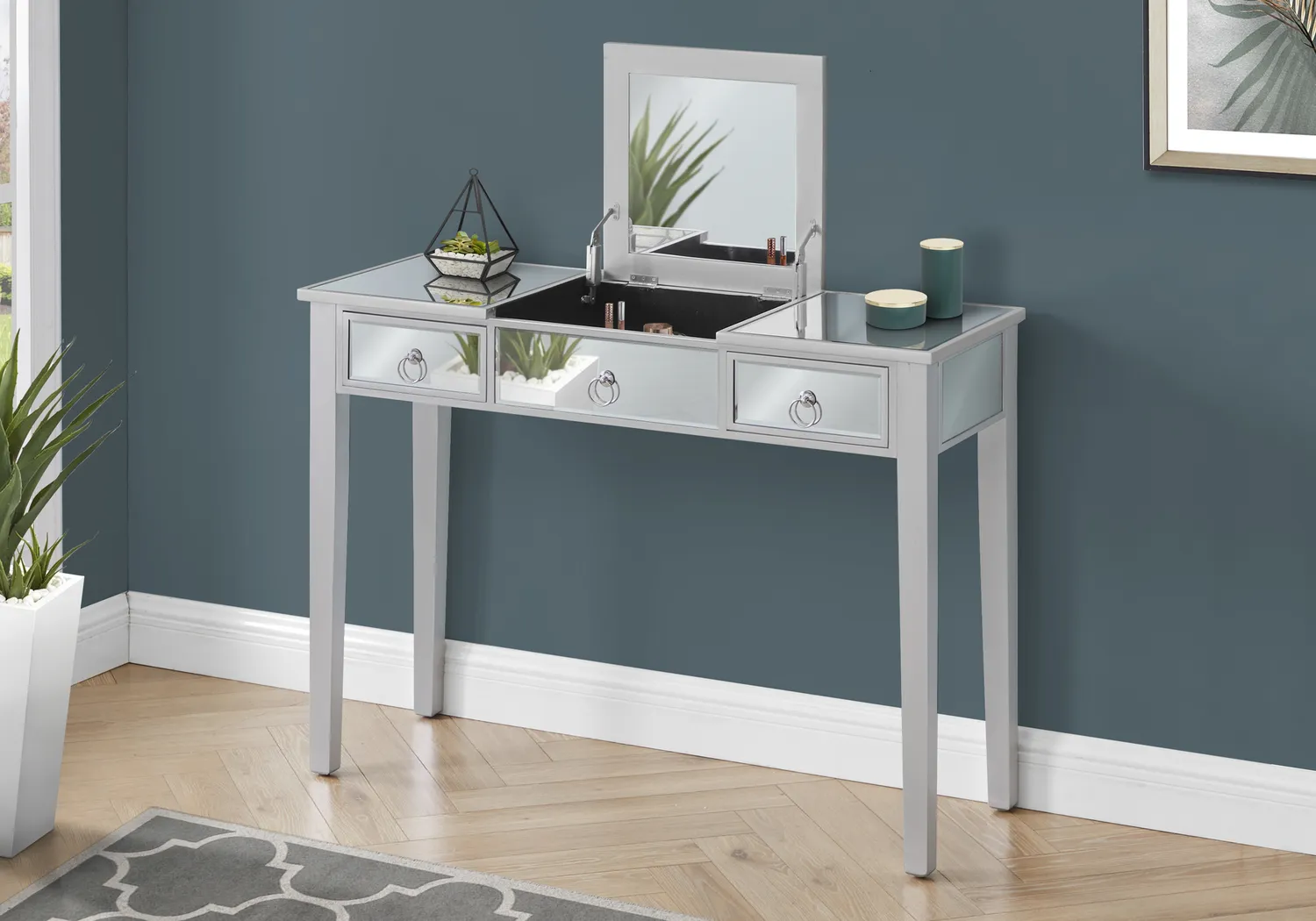 Gwenellen Silver Vanity Table - Thumbnail - Image 2