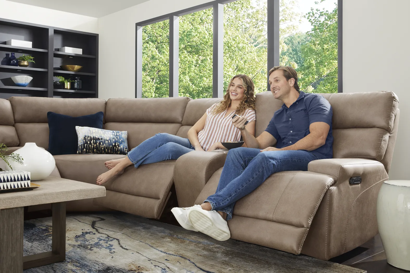 Hamilton Mushroom 6 Pc Dual Power Reclining Sectional Living Room - Thumbnail - Image 8