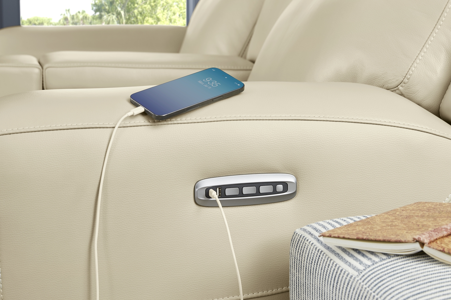 Hammond Park Beige Leather 8 Pc Triple Power Reclining Living Room - Thumbnail - Image 11