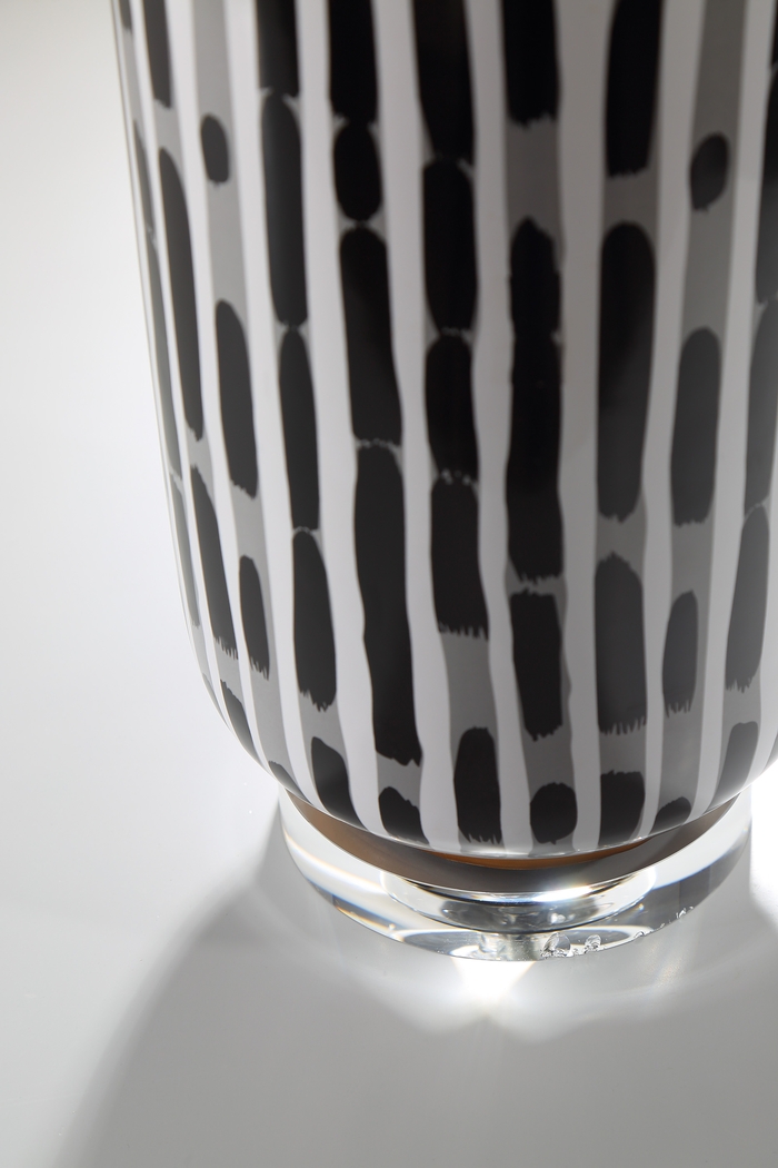 Hanchett Court Black Table Lamp - Thumbnail - Image 2