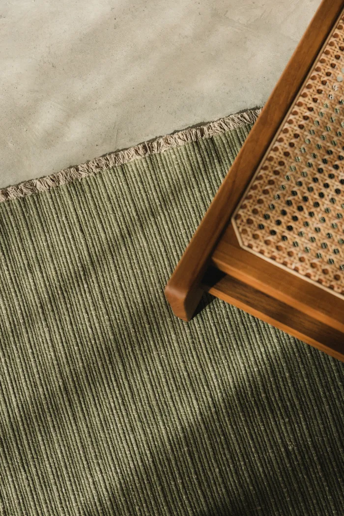 Handloom Green/Beige 4'7 x 6'7 Rug - Thumbnail - Image 2