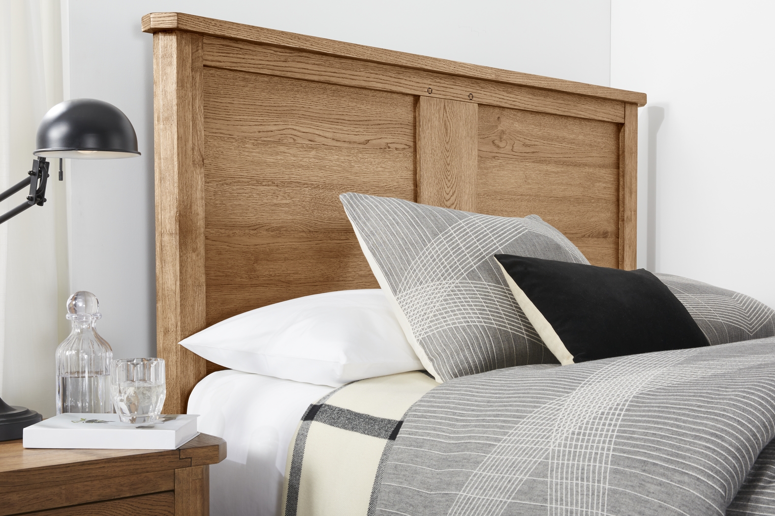 Hargrove Light Oak 5 Pc Queen Panel Bedroom - Thumbnail - Image 3