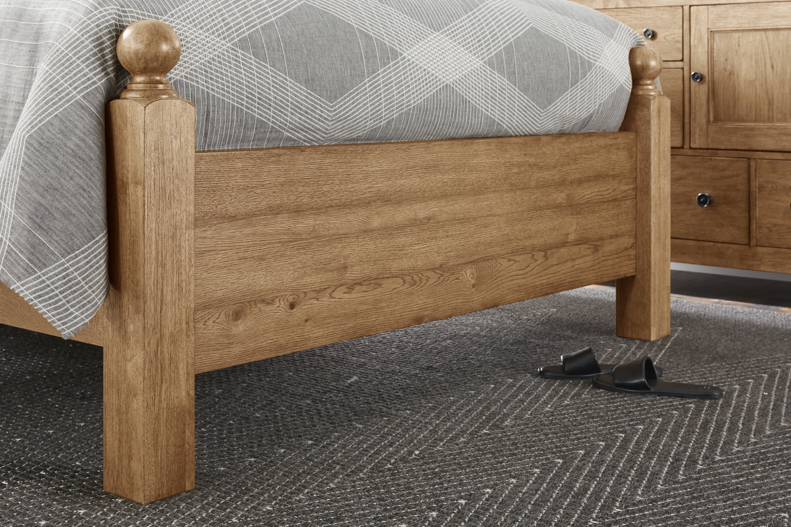 Hargrove Light Oak 3 Pc Queen Post Bed - Thumbnail - Image 3