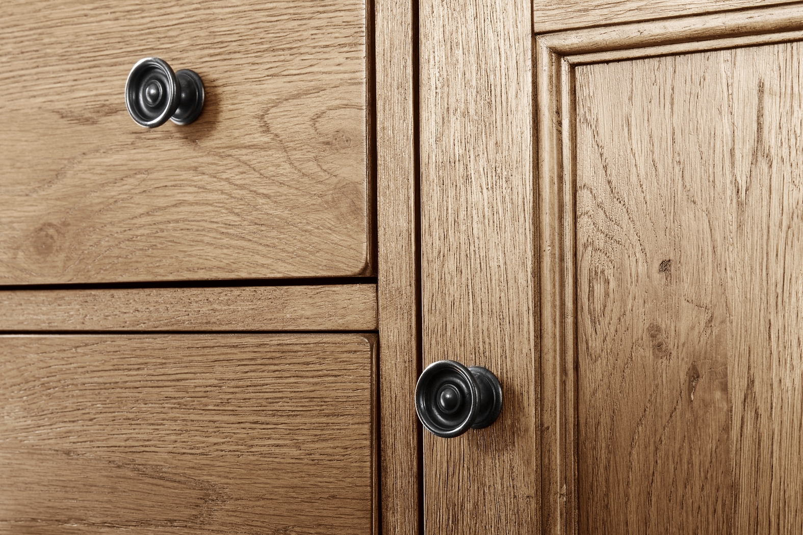 Hargrove Light Oak 7 Pc King Panel Bedroom - Thumbnail - Image 10